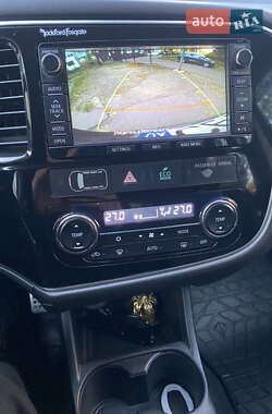 Внедорожник / Кроссовер Mitsubishi Outlander 2012 в 