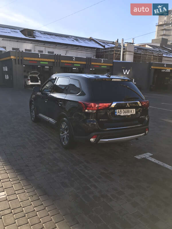 Позашляховик / Кросовер Mitsubishi Outlander 2017 в Харкові