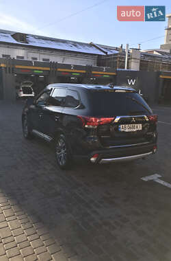 Позашляховик / Кросовер Mitsubishi Outlander 2017 в 