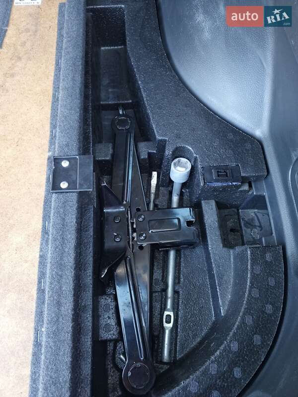 Позашляховик / Кросовер Mitsubishi Outlander 2008 в Кам'янці-Бузькій