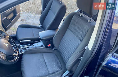 Внедорожник / Кроссовер Mitsubishi Outlander 2017 в 