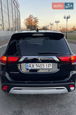 Позашляховик / Кросовер Mitsubishi Outlander 2020 в Києві