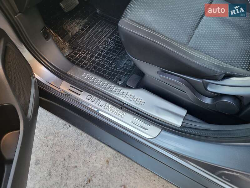 Внедорожник / Кроссовер Mitsubishi Outlander 2018 в Нововоронцовке фото 7 Внедорожник / Кроссовер Mitsubishi Outlander 2018 в Нововоронцовке