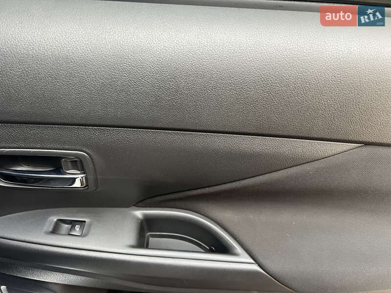 Позашляховик / Кросовер Mitsubishi Outlander 2018 в Кривому Розі