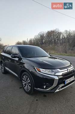 Внедорожник / Кроссовер Mitsubishi Outlander 2019 в Березовке