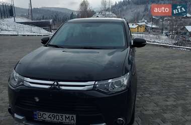 Внедорожник / Кроссовер Mitsubishi Outlander 2014 в Сходнице