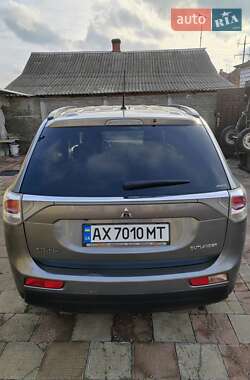 Позашляховик / Кросовер Mitsubishi Outlander 2012 в 