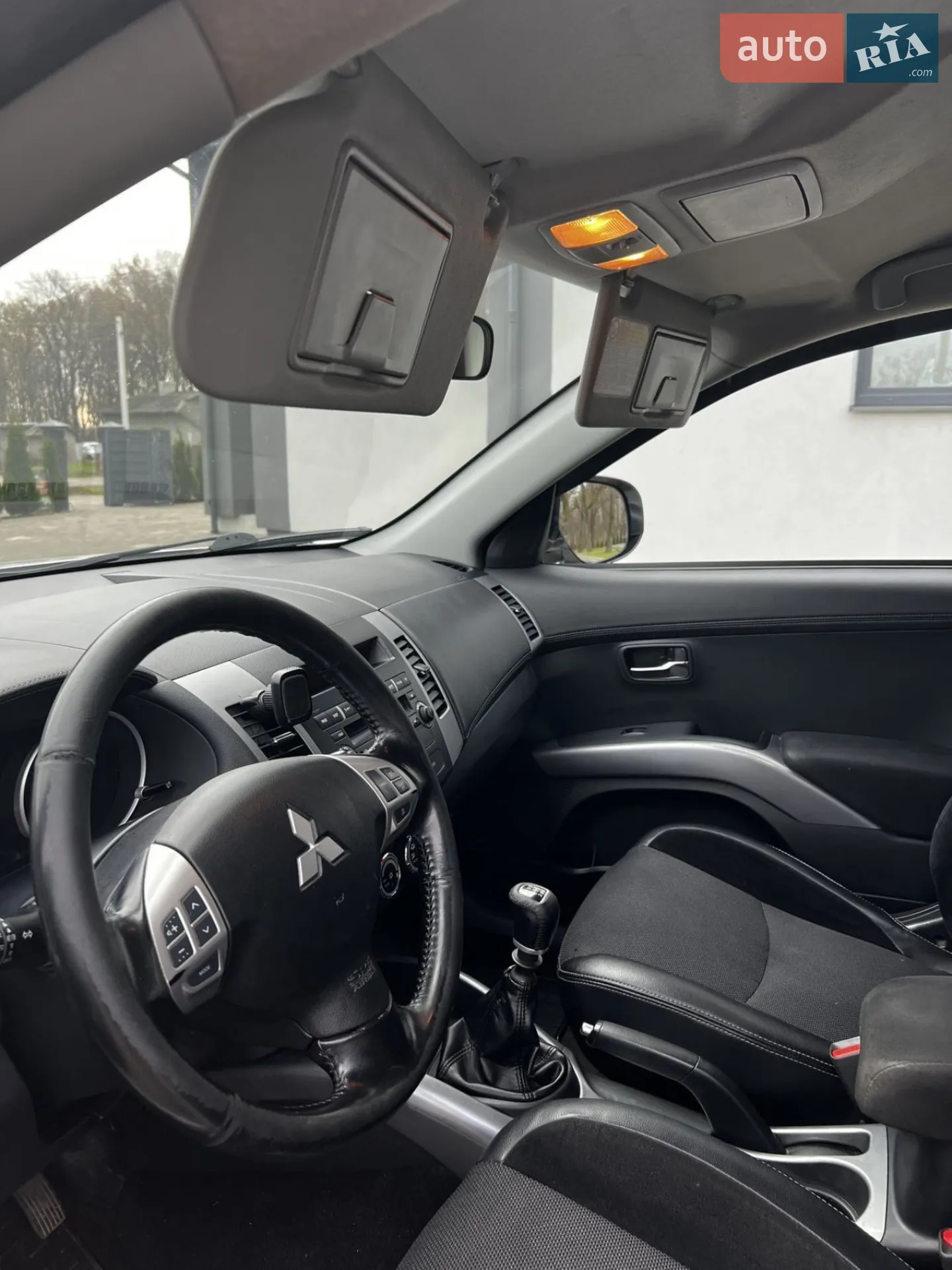2010 Mitsubishi Outlander - мініатюра 12