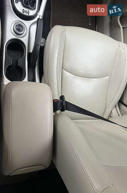 Позашляховик / Кросовер Mitsubishi Outlander 2011 в Чернівцях