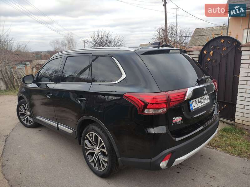 Внедорожник / Кроссовер Mitsubishi Outlander 2018 в Корсуне-Шевченковском