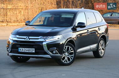 Внедорожник / Кроссовер Mitsubishi Outlander 2017 в Киеве