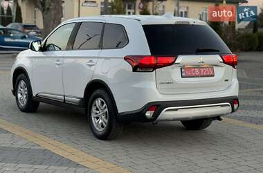 Внедорожник / Кроссовер Mitsubishi Outlander 2019 в Львове