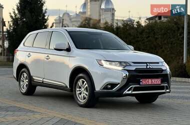 Внедорожник / Кроссовер Mitsubishi Outlander 2019 в Львове