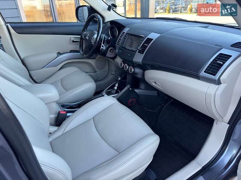 Позашляховик / Кросовер Mitsubishi Outlander 2010 в Івано-Франківську