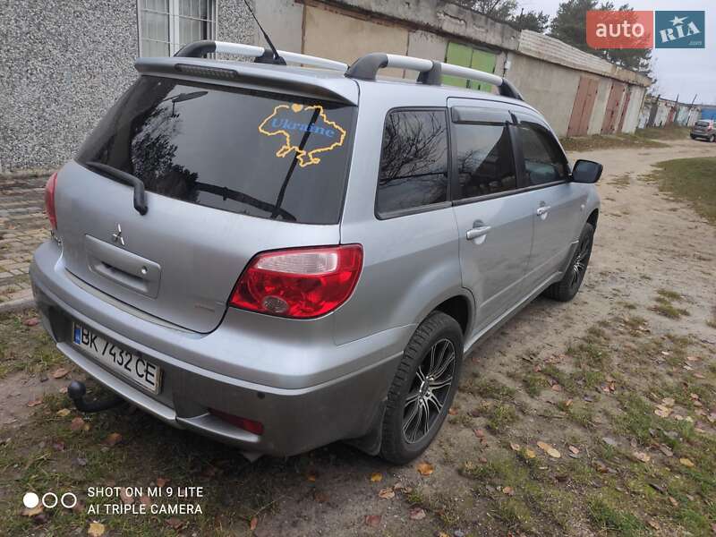 Позашляховик / Кросовер Mitsubishi Outlander 2006 в Вараші