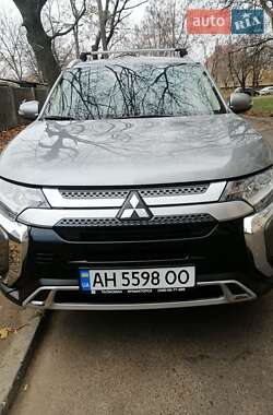 Внедорожник / Кроссовер Mitsubishi Outlander 2021 в Одессе