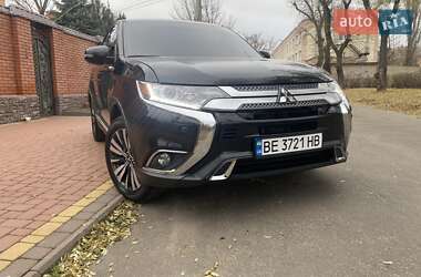 Внедорожник / Кроссовер Mitsubishi Outlander 2019 в Николаеве