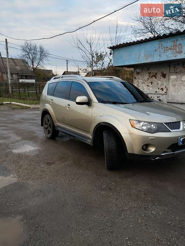 Внедорожник / Кроссовер Mitsubishi Outlander 2008 в 