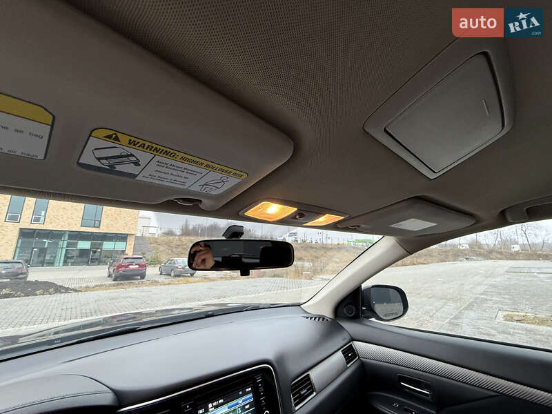 Позашляховик / Кросовер Mitsubishi Outlander 2016 в Хмельницькому