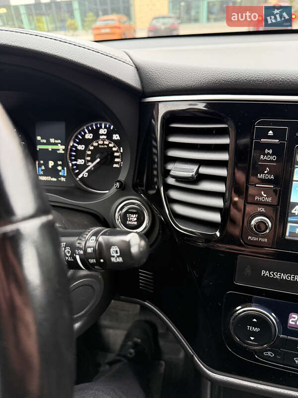 Позашляховик / Кросовер Mitsubishi Outlander 2016 в Хмельницькому