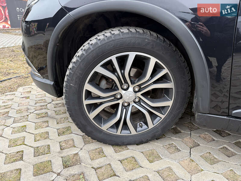 Позашляховик / Кросовер Mitsubishi Outlander 2016 в Хмельницькому