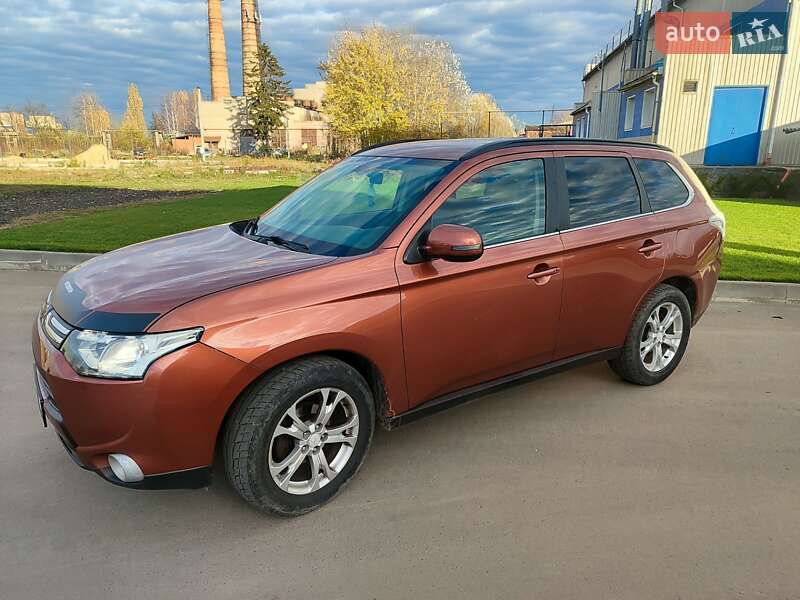 Позашляховик / Кросовер Mitsubishi Outlander 2012 в Луцьку