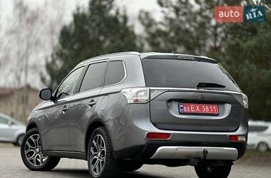 Позашляховик / Кросовер Mitsubishi Outlander 2015 в Дрогобичі