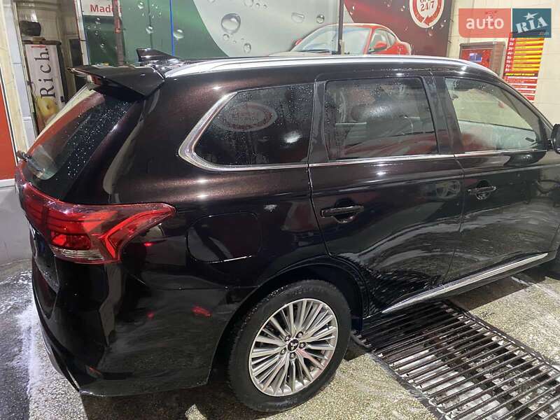 Внедорожник / Кроссовер Mitsubishi Outlander 2020 в Новомиргороде