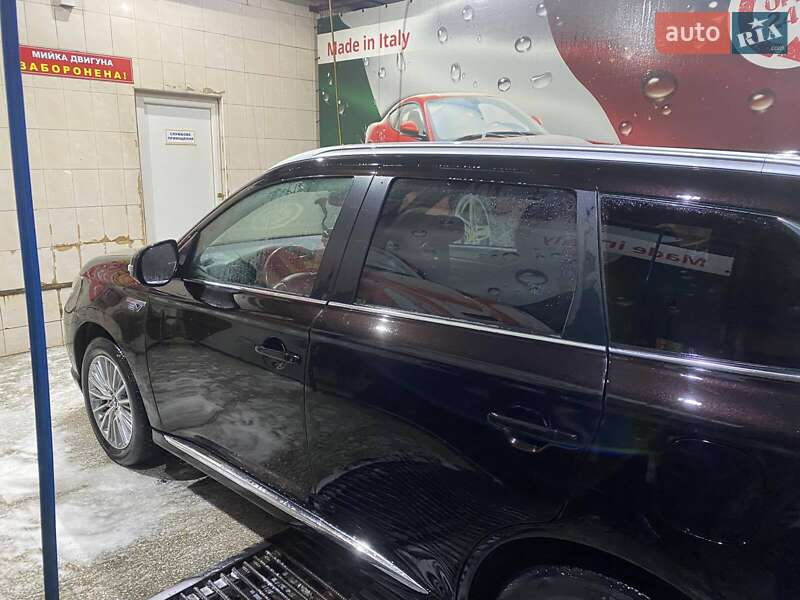 Внедорожник / Кроссовер Mitsubishi Outlander 2020 в Новомиргороде