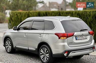 Внедорожник / Кроссовер Mitsubishi Outlander 2019 в 