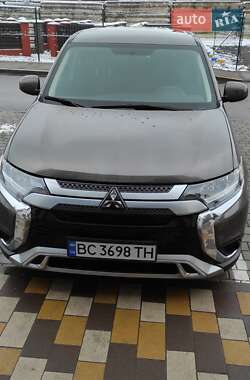 Внедорожник / Кроссовер Mitsubishi Outlander 2020 в Стрые