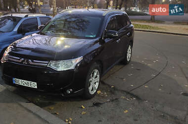 Позашляховик / Кросовер Mitsubishi Outlander 2013 в Миколаєві