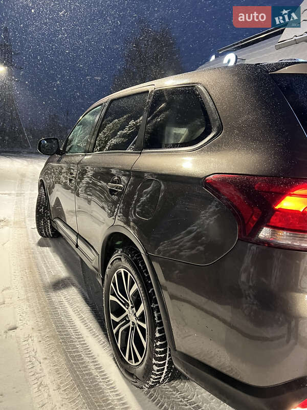 Позашляховик / Кросовер Mitsubishi Outlander 2018 в Кременці