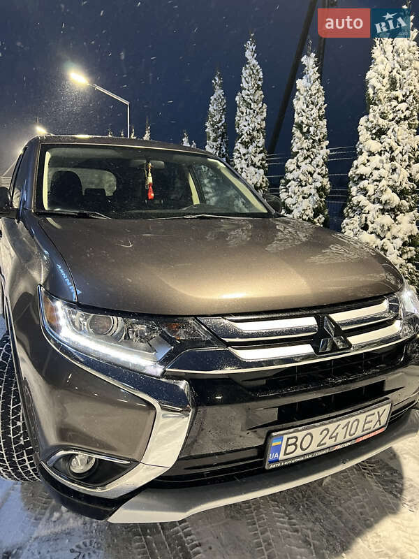 Позашляховик / Кросовер Mitsubishi Outlander 2018 в Кременці