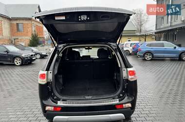 Внедорожник / Кроссовер Mitsubishi Outlander 2014 в 