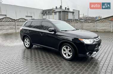 Внедорожник / Кроссовер Mitsubishi Outlander 2014 в 