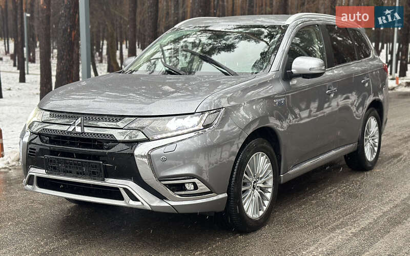 Позашляховик / Кросовер Mitsubishi Outlander 2019 в Києві