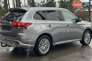 Позашляховик / Кросовер Mitsubishi Outlander 2019 в Києві