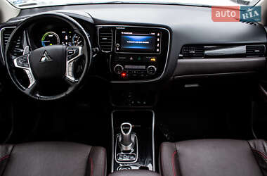 Внедорожник / Кроссовер Mitsubishi Outlander 2017 в 