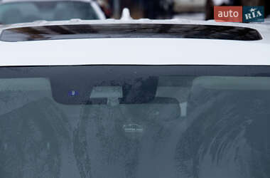 Внедорожник / Кроссовер Mitsubishi Outlander 2017 в 
