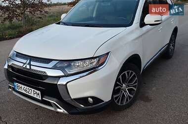 Внедорожник / Кроссовер Mitsubishi Outlander 2016 в Одессе