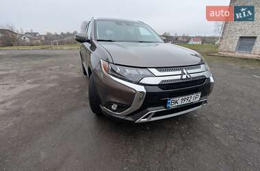 Позашляховик / Кросовер Mitsubishi Outlander 2020 в Рівному