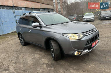 Позашляховик / Кросовер Mitsubishi Outlander 2015 в Ніжині