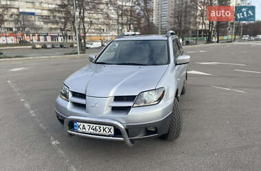 Позашляховик / Кросовер Mitsubishi Outlander 2004 в Києві