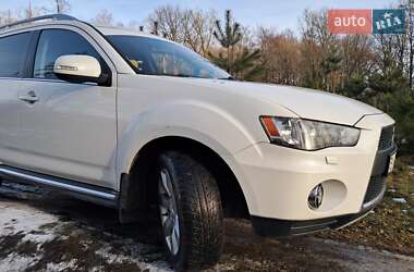 Внедорожник / Кроссовер Mitsubishi Outlander 2010 в 