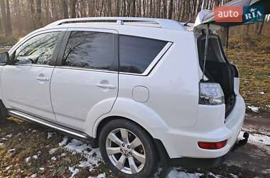 Внедорожник / Кроссовер Mitsubishi Outlander 2010 в 