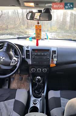 Внедорожник / Кроссовер Mitsubishi Outlander 2010 в 