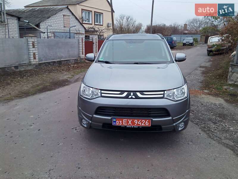 Внедорожник / Кроссовер Mitsubishi Outlander 2012 в Решетиловке