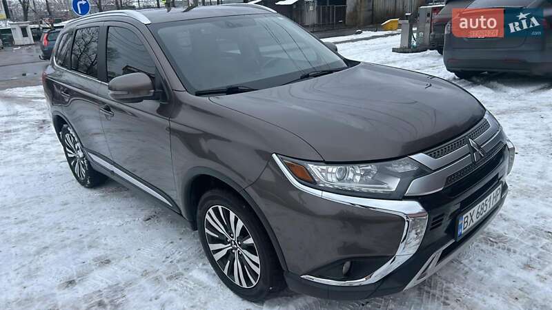 Позашляховик / Кросовер Mitsubishi Outlander 2019 в Хмельницькому