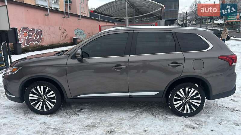Позашляховик / Кросовер Mitsubishi Outlander 2019 в Хмельницькому